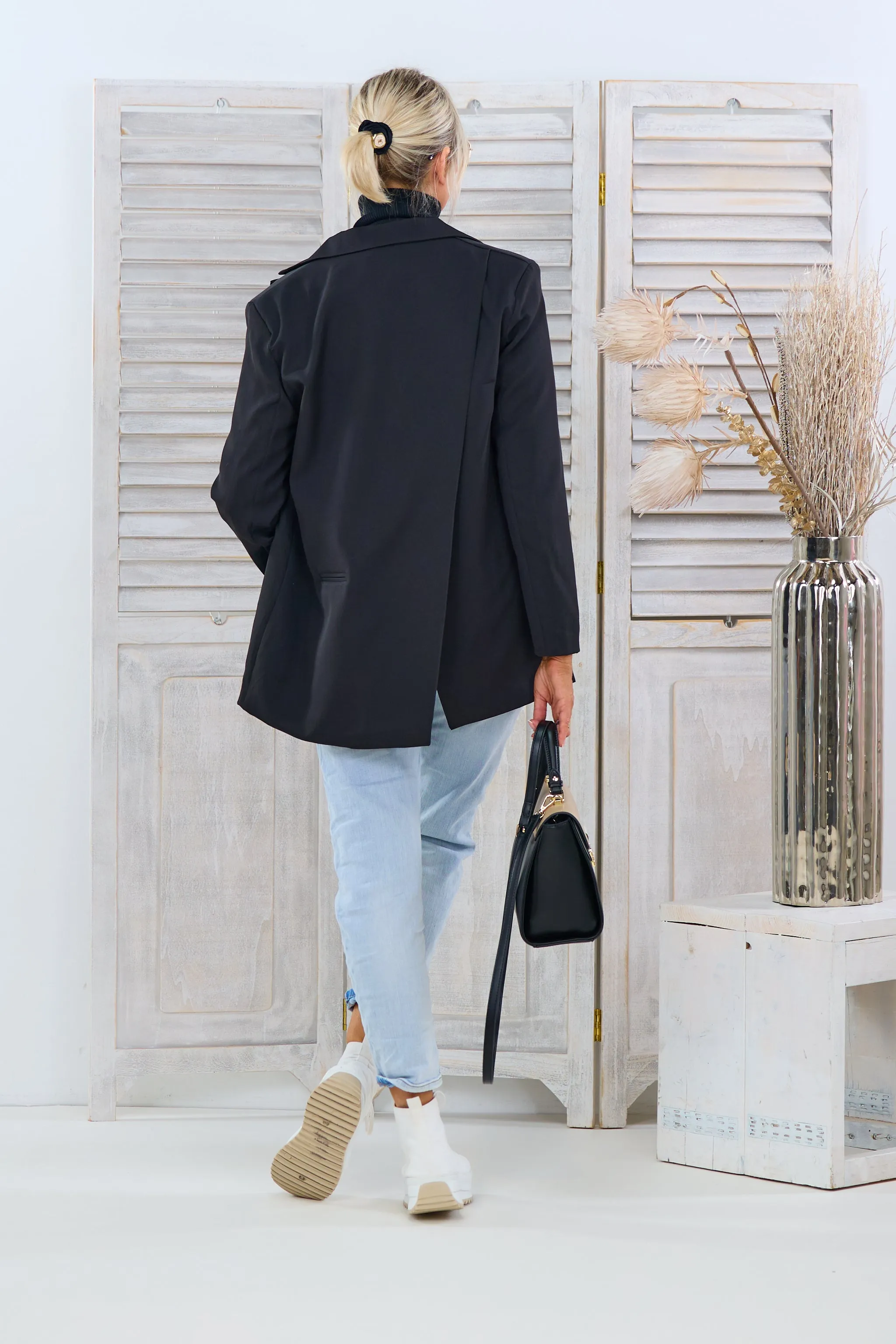 Blazer, hinten schräg geschlitzt, schwarz