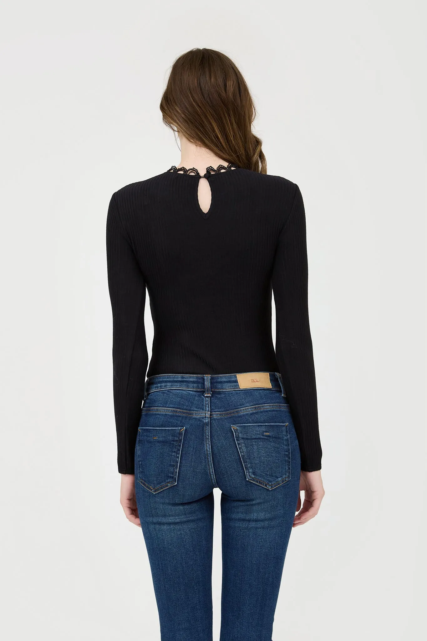 LACE NECK LONG SLEEVE KNIT TOP
