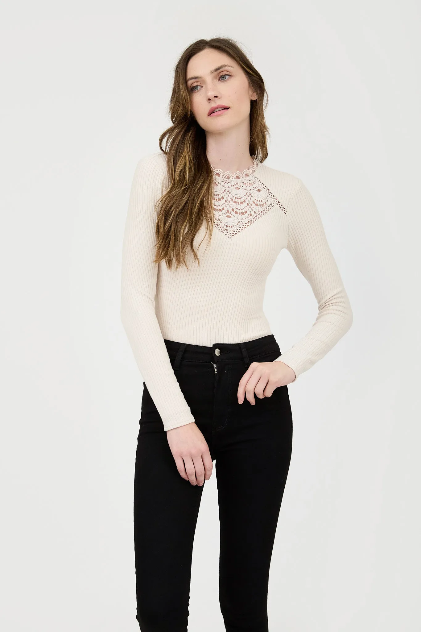 LACE NECK LONG SLEEVE KNIT TOP