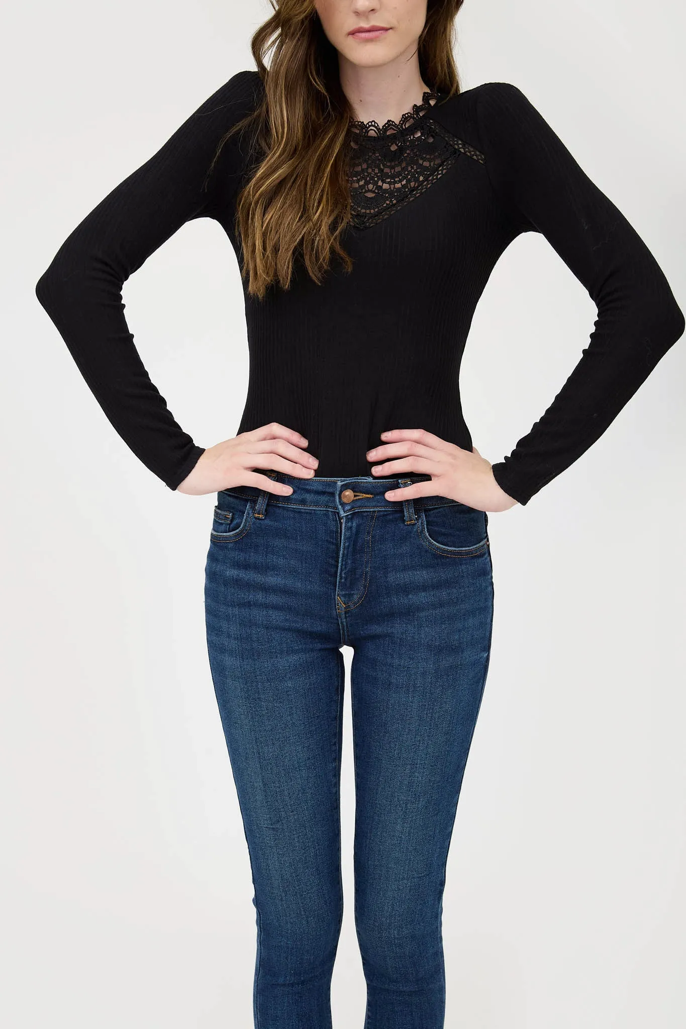 LACE NECK LONG SLEEVE KNIT TOP