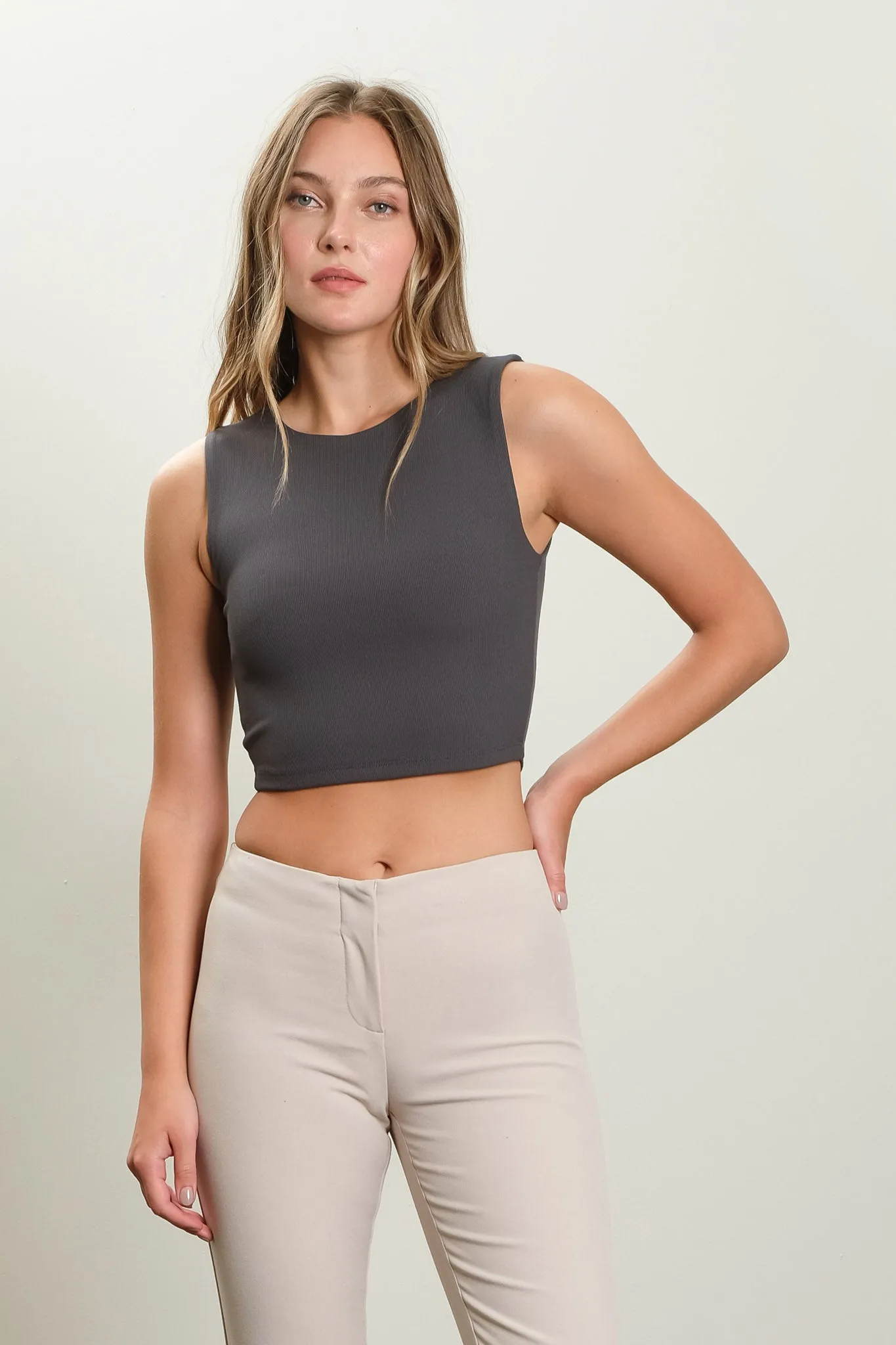 REVERSIBLE SLEEVELESS KNIT CROP TOP